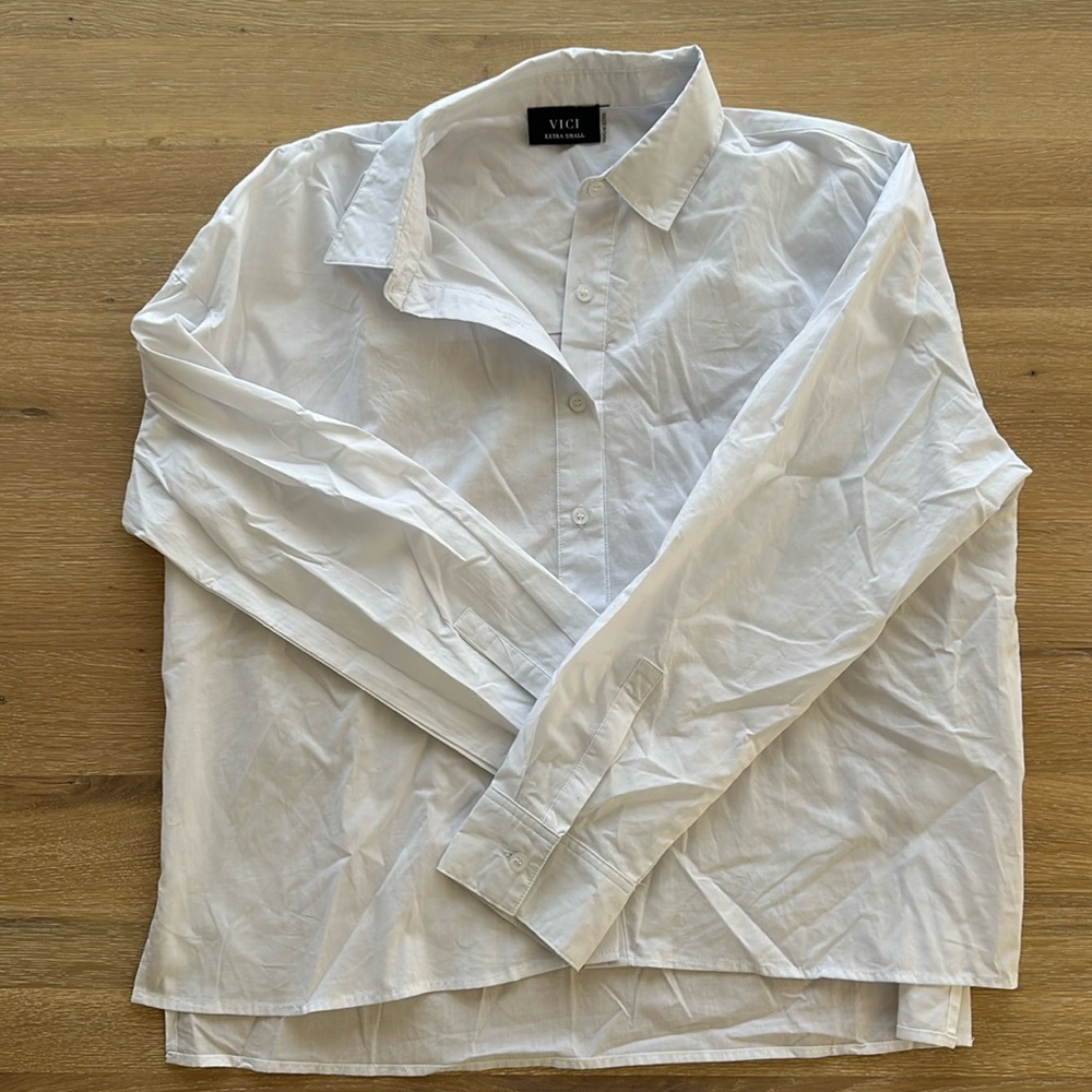 Vici Cropped Boxy Button Down